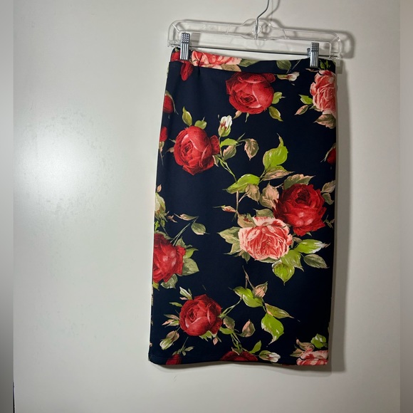 MOA USA FLORAL PRINT SKIRT RED ROSES ELASTIC WAIST FITTED KNEE LENGTH SIZE L - Picture 4 of 8